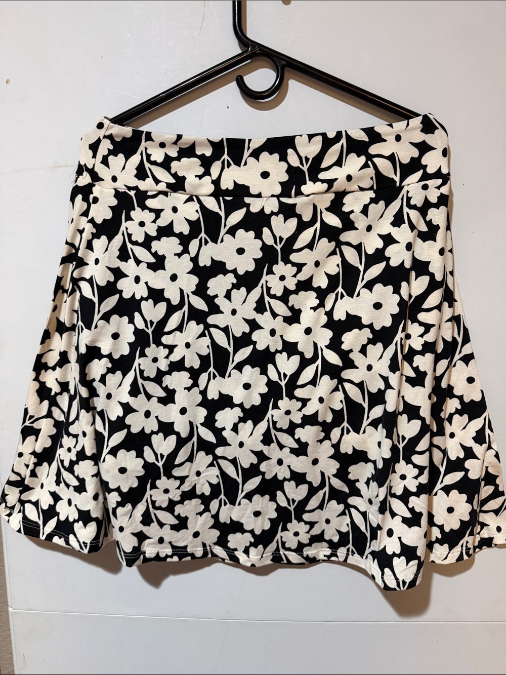 LuLaRoe Black and Cream Floral Eileen Skort - Picture 3 of 4
